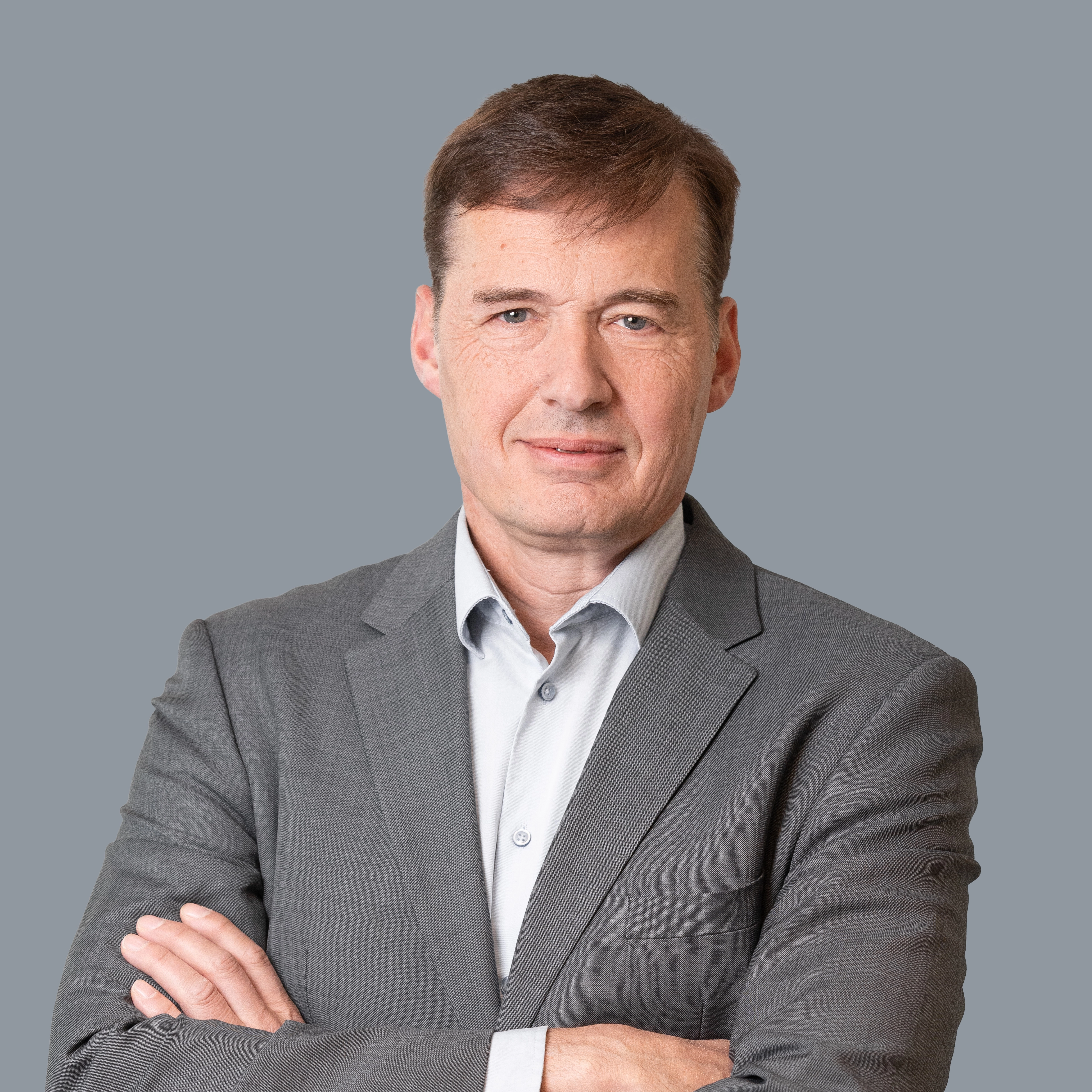 Portrait of man in suit.